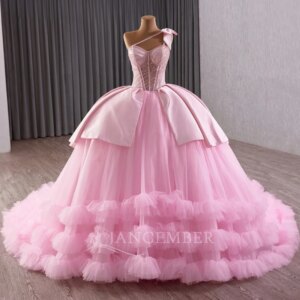 Stylish Pink Ball Gown Quinceanera Dresses Customized 2025 With Sequined Scoop Beading Party Gown Vestido De Quinceañera