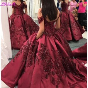 Burgundy Ball Gown Princess Quinceanera Dresses Off Shoulder Sequins Lace Appliqued Sweet 16 Girls vestido de festa 15 anos
