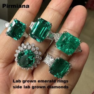 Pirmiana Customized Classic Three Stones Design 18k Gold Lab Grown Emerald Rings Side Lab Grown Diamond Ring for Women