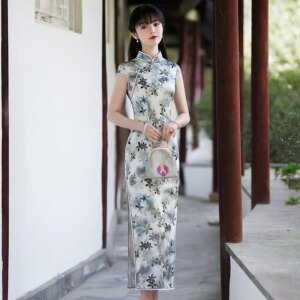 Spring and Summer New Stand Collar High Quality Real Silk Slit Long Temperament Cheongsam Qipao Ladies Dress
