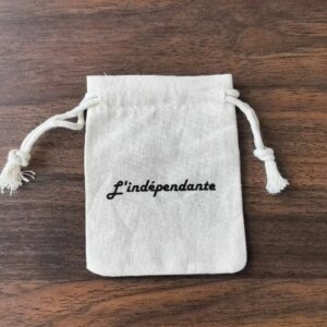 500 Pieces Customized Logo 7x9cm Natural Cotton Bags Drawstring Gift Pouches Screen Printed With Black Logo