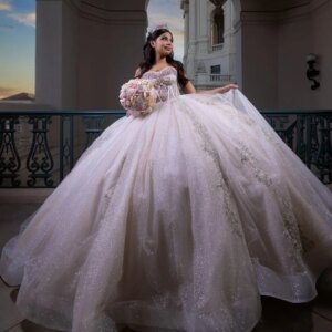 Ivory Shiny Princess Quinceanera Dresses Off Shoulder Applique Lace Bow Beads Crystal Corset Tull Lace-up vestidos de 15 anos