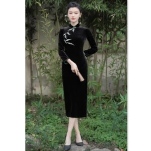 Long Solid Color Velvet Embroidered Cheongsam Qi Pao Autumn New Retro National Style Middle-Aged and Elderly Women Sleeve Dress