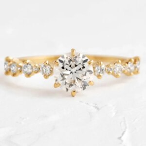 Custom Moissanite Gold Rings 18k 1 Carat Center 6.5mm Round Cut Moissanite Jewelry For Women