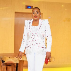Exquisite Crystals Beaded Women Tuxedos Formal Party Diamonds Jacket Pants Suit Customized Mother Of Bride Dress Plus SIze 2025