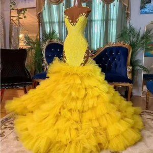 Yellow Sequin Mermaid Prom Dresses Scoop Neck Cut-out Ruffles Tiere Graduation Dress Scoop Neck Trumpet Evening Gown