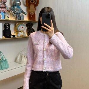 2024 Winter New Women’s Clothing Water diamond buckle temperament short knitted cardigan jacket 1021