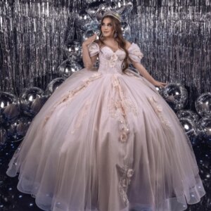 Light Pink Shiny Quinceanera Dresses Off Shoulder Ball Gown Sweet 16 Dress Beads Appliques Flower Tull Birthday Party Vestidos