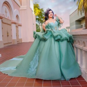 Mint Green Shiny Ball Gown Quinceanera Dresses Off the Shoulder Applique Lace Beads Tiered Tull Party Birthday Sweet 16 Vestidos