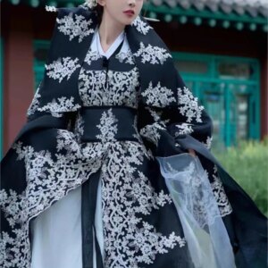 Travel shooting family clothing Yanbian female traditional wedding dress studio exterior scene black atmosphere