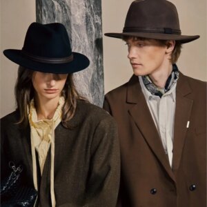 The new elegant and fashionable top hat for men is a large felt
