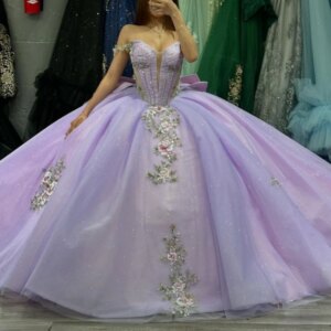 Lavender Quinceanera Dresses Off Shoulder Ball Gown Sweet 16 Dress Beading Crytal Applique Lace Tull Birthday Party Vestidos 15