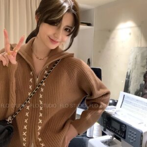Pattern Zipper Design Large Lapel Women’s Wool Cardigan Autumn and Winter New Solid Color Knitted Coat