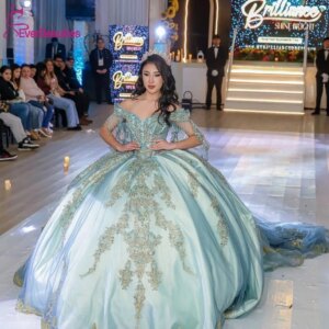 Ball Gown Quinceanera Dress for Women Tulle Lace Party Dress Vestido De 15 Quinceañera Off Shoulder Prom Dresses with Long Train