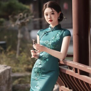Heavy Industry Embroidery Spring and Summer New Hot Drilling Small Lace Mid-Length Cheongsam Improve Chinese Style