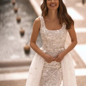 Delicate Square Neck Wedding Dress Detachable Tail Stylish Backless Women Shiny Bridal Gown Customized Graceful 3D Flowers Dress