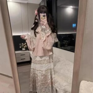 A new eclectic Hanfu women’s pipa sleeve and collar upper dress set