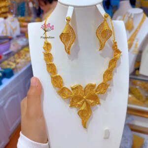 Dubai’s New Gold Plated Necklace Earrings for Women’s Wedding Party Jewelry Set  DD10411