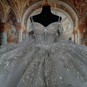 Exquisite Off Shoulder Quinceanera Dress Corset Beautiful Rhinestones Ball Gown Shiny Customized Women 15 16 Years Party Wear