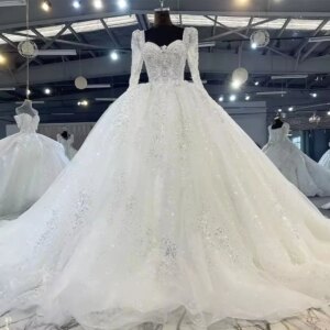 Hochzeitskleid 2025 Sweetheart Long Sleeve Lace Up Keyhole Back Ball Gown Beading Wedding Dresses Bride Dress Customized