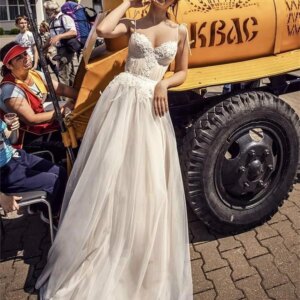 Sexy Sling Bridal Gown Elegant Tulle Lace Wedding Dress Simple Vintage v Neck Floor Length Dresses Vestidos De Novia