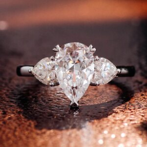 Provence 18K/14K/10K White Gold 3.2ct D Color VVS1 GRA Certified Pear Shape Moissanite Ring With Two Heart Stone Customized Band