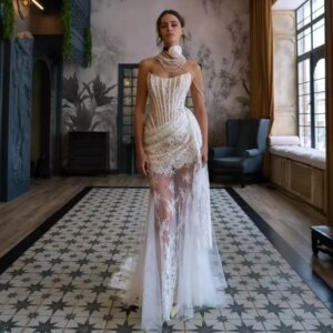 New Elegant Strapless Wedding Dress Sexy Illusion Sleeveless Bride Robe Vintage Lace Sheath Long Bridal Gown Robe De Mariée