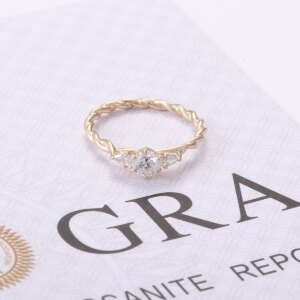 Provence 18K/14K/10K Solid Yellow Gold DEF VVS Round Cut Moissanite With GRA Certified Three Stone Twisted Band For Women Trendy