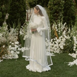 Customized Long Sleeve Soft Satin Winter Wedding Dress O Ncek Sweep Train Elegant Bridal Gown Simple Bridal Photoshoot Dress