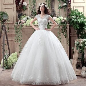 Classic Elegance 2025 New Sexy V-Neck Wedding Dress Princess Lace Decal Romantic Plus Size Auditorium Bridal Dress Customized