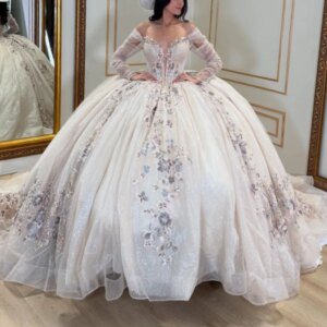 Light Champagne Shiny Quinceanera Dresses Off Shoulder Ball Gown Sweet 16 Dress Beading Crystal Applique Lace Tull Birthday