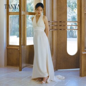 Customized Elegant Soft Satin Wedding Dress V Ncek Sleeveless Sexy Backless Mermaid Bridal Gown Fashion Bridal Photoshoot Dress