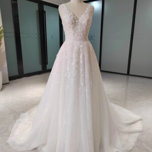 V-neck Sleeveless Sash Wedding Dress Lace Sequined Bridal Wedding Dress Small Train A-line Wedding Dress