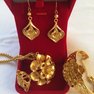 New Dubai Jewelry 24K Gold Plated Flower Necklace Ring Bracelet Women’s Earrings Bridal Wedding Fashion Four Piece Set 00010