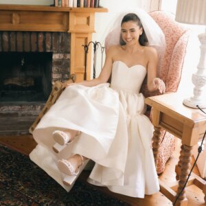 Elegant High Low Satin Wedding Dress Sweetheart Neckline Sleeveless A Line Bridal Gown Simple Bridal Photo Shoot Dress TSWD737