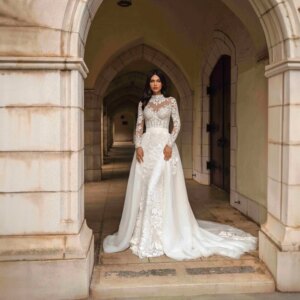 Luxury High Neck Appliques Lace Long Sleeve Tulle Wedding Dress for Women Mermaid Pleated Wedding Gown with Removable Court