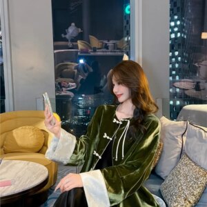 New Chinese style green panbuckle velvet short coat design