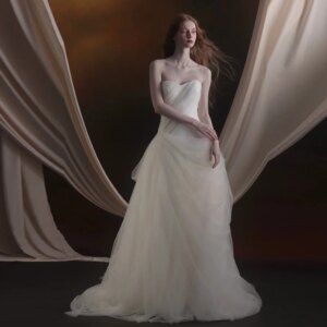Customized Sweetheart Neck Tulle Bridal Gown Strapless Sleeveless A Line Sweep Train Elegant Wedding Dress Robe De Mariée SWD599