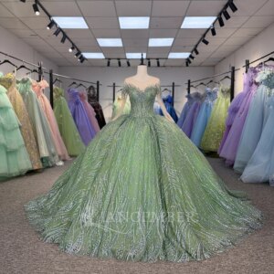 2024 Green Long Sleeves Ball Gown Quinceanera Dresses Beading Crystal Lace Sequins Tull Sweet 16 15 Birthday Vestido De 15 Anos