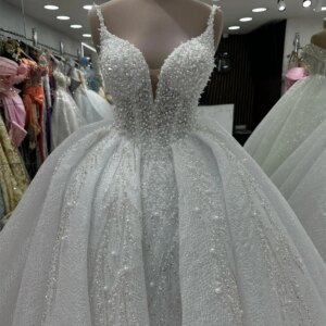 Ball Gown White Straps Wedding Dress Sweetheart Pearls Luxury Bridal Gowns 2025 Princess Wedding Gowns Customized Dubai