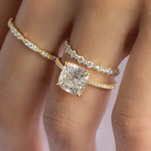 Custom Moissanite Gold Rings 18k 2 Carat Center 7*7mm Cushion Cut Moissanite Jewelry For Women
