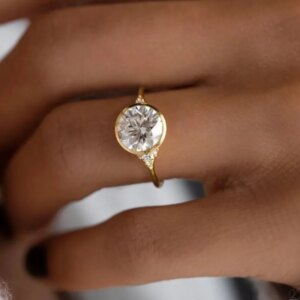 Custom Moissanite Gold Rings 18k 2 Carat Center 8mm Brilliant Round Cut Moissanite Jewelry For Women