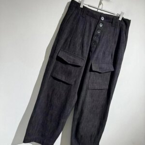 The new men’s wear shows elegance and ruffian retro fashion gentleman casual loose trousers