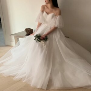 Customized Sweetheart Neck Tulle Wedding Dress With Detachable Short Sleeves Elegant A Line Sweep Train Bridal Photoshoot Dress