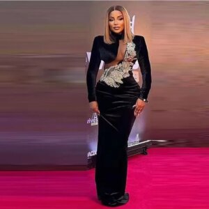 2025 Beaded Velvet Black Evening Dress Full Sleeves Straight Velour Long Prom Gowns Gorgeous Black Applique Evening Dresses