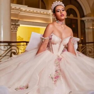 Customized Light Pink Shiny Quinceanera Dresses Ball Gown Off Shoulder Appliques Lace Bow Beads Tull Birthday Sweet 16 Dress