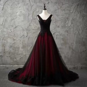 Red and Black Gothic Wedding Dress V Neck Sleeveless Beaded Lace Appliques A-line Long Vintage Plus Size Bridal Gowns Customized