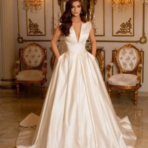 Customized New Elegant A-Line Beach Wedding Dress Sexy Deep V-Neck Backless Sleeveless And Floor-Length Bridal Party Dress 2025