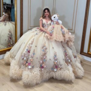 Champagne Princess Quinceanera Dresses Off Shoulder Applique Flower Beading Crystal Tiered Tull Sweet 16 Dress Ball Gown Vestido
