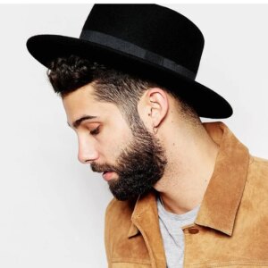 Elegant and fashionable felt hat webbed style top